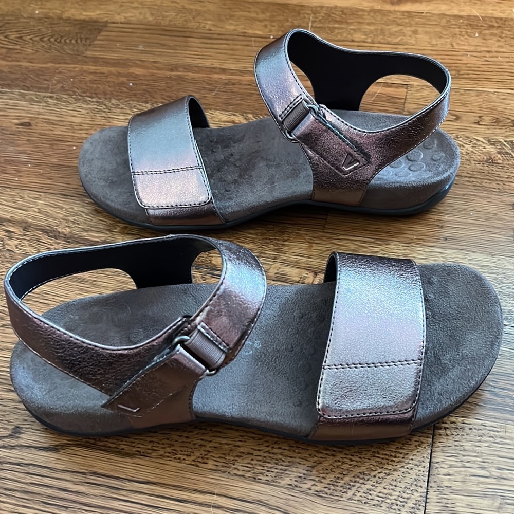 Vionic Metallic sandals